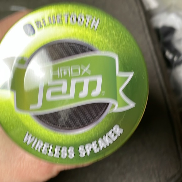 Bluetooth wireless speaker brand new still sealed - Picture 5 of 7